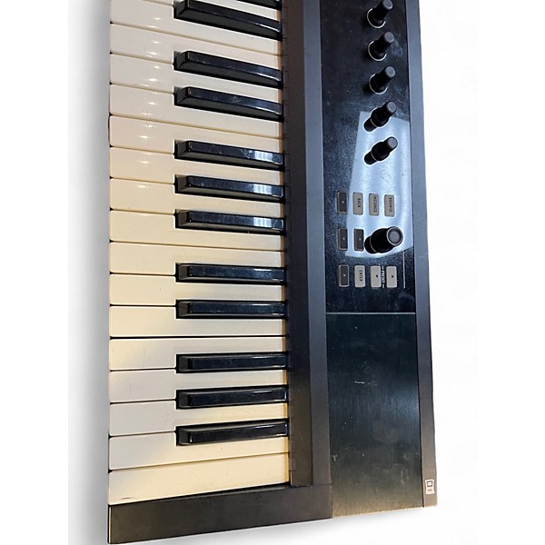 Used Native Instruments Komplete Kontrol S49 MIDI Controller