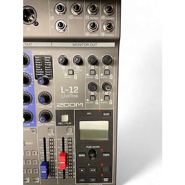 Used Zoom LIVETRAK L12 Powered Mixer