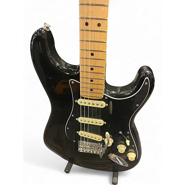 Used Fender Special Edition Player Stratocaster Black Solid Body Electric Guitar