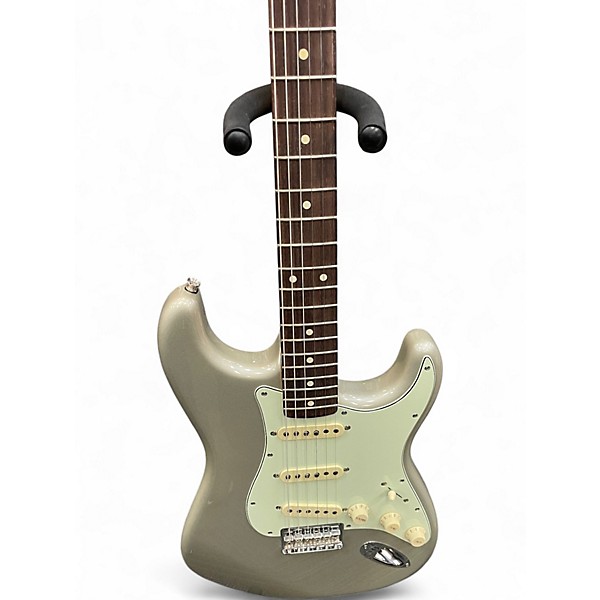 Used Fender Artist Series Robert Cray Stratocaster Silver