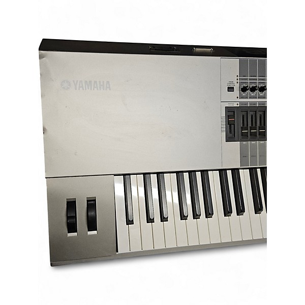 Used Yamaha Motif 8 88 Key Keyboard Workstation