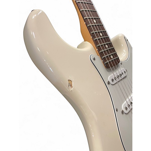 Used 2007 Fender Standard Stratocaster Arctic White Solid Body Electric Guitar