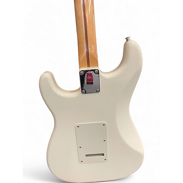 Used 2007 Fender Standard Stratocaster Arctic White Solid Body Electric Guitar