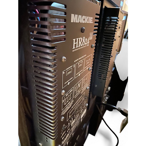 Used Mackie HR824 Pair Powered Monitor