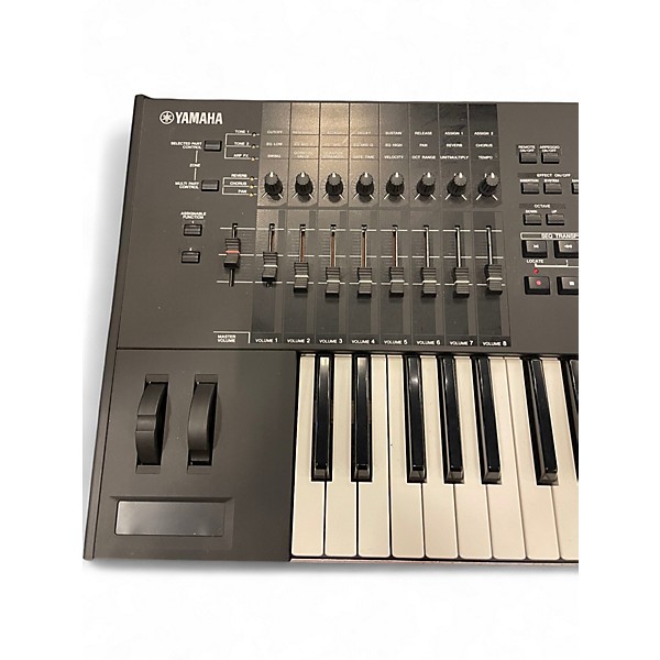 Used Yamaha Motif XF6 61 Key Keyboard Workstation | Guitar