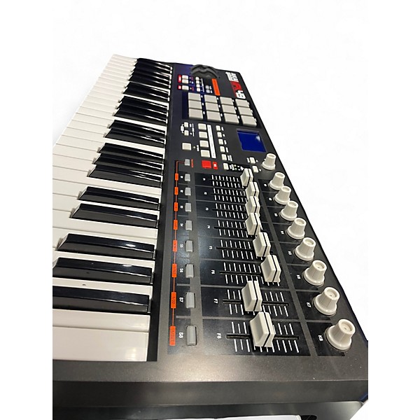 Used Akai Professional MPK49 49 Key MIDI Controller | Guitar