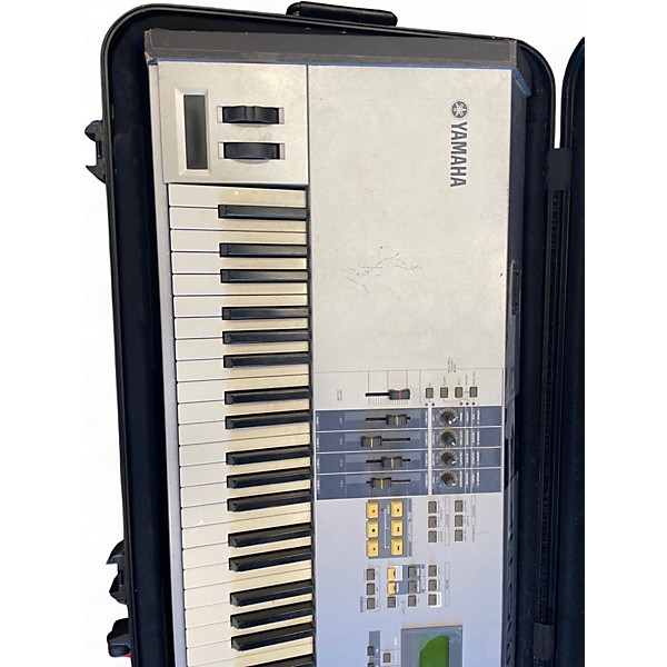 Used Yamaha Motif ES8 88 Key Keyboard Workstation | Guitar