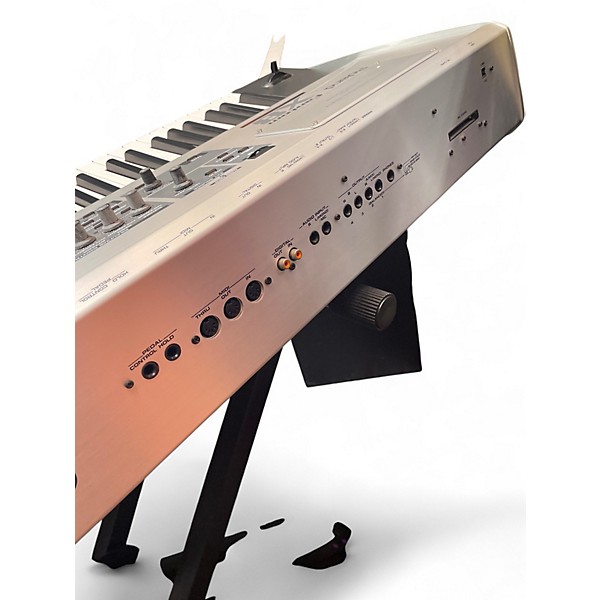 04 Roland fantom X8 シンセサイザー