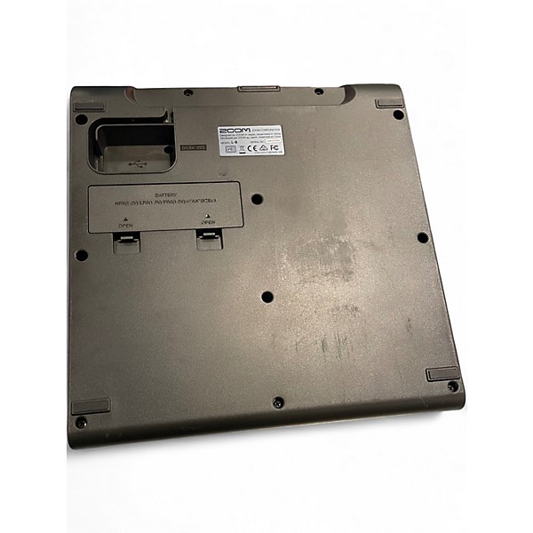 Used Zoom livetrak l8 Powered Mixer