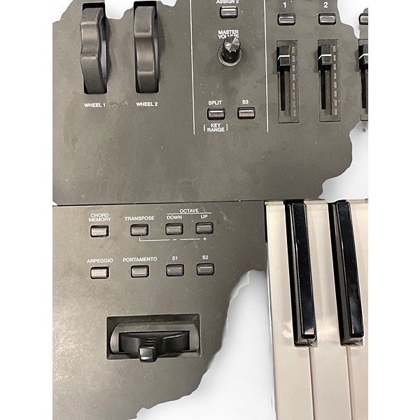 Used Roland Fantom 6 Keyboard Workstation