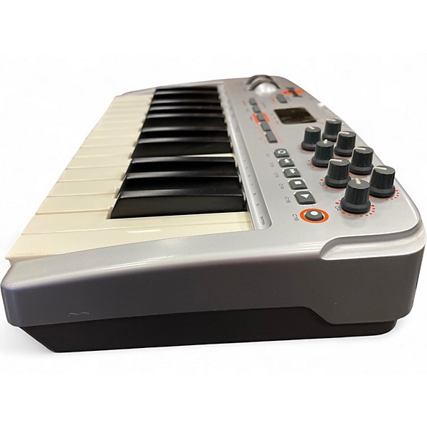 Used M-Audio Oxygen 8 V2 25 Key MIDI Controller