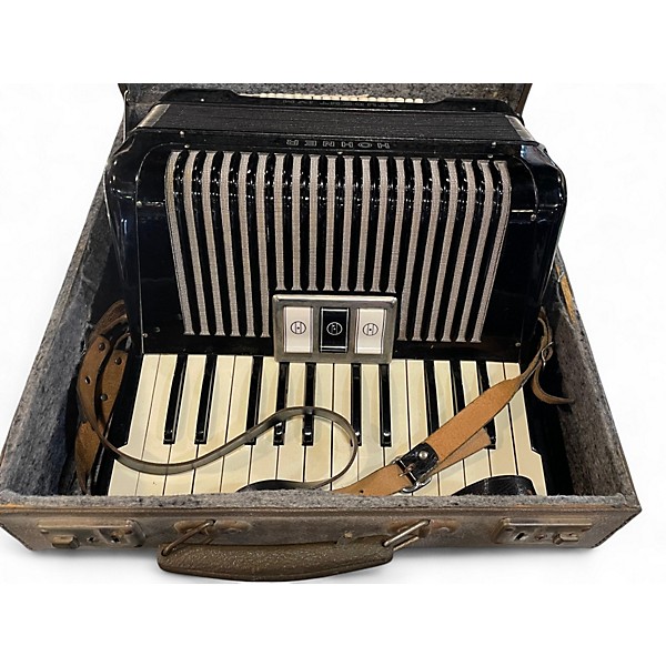 Used 1952 Hohner student avm Accordion