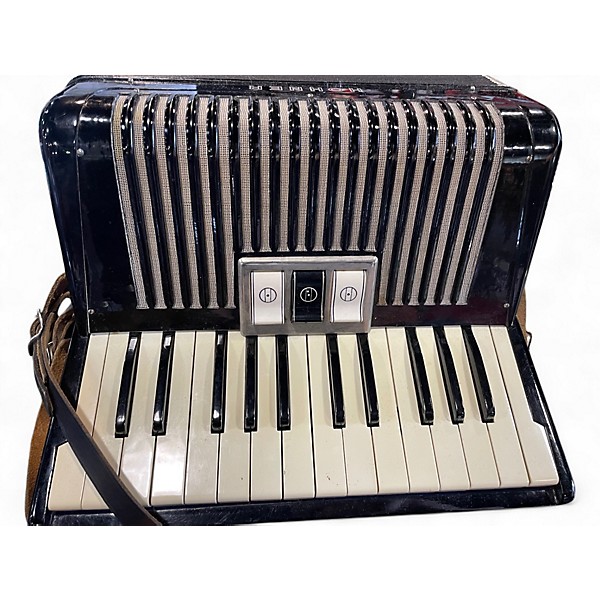 Used 1952 Hohner student avm Accordion
