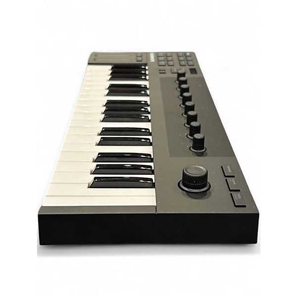 Used Native Instruments KOMPLETE KONTROL M32 MIDI Controller