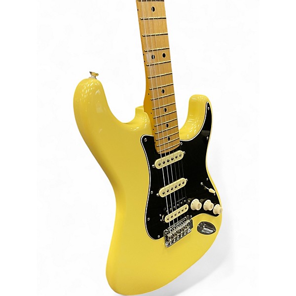 ギター Fender Player Stratocaster Neon Yellow Reacting to the NEW Limited Edition Ferrari Yellow Fender