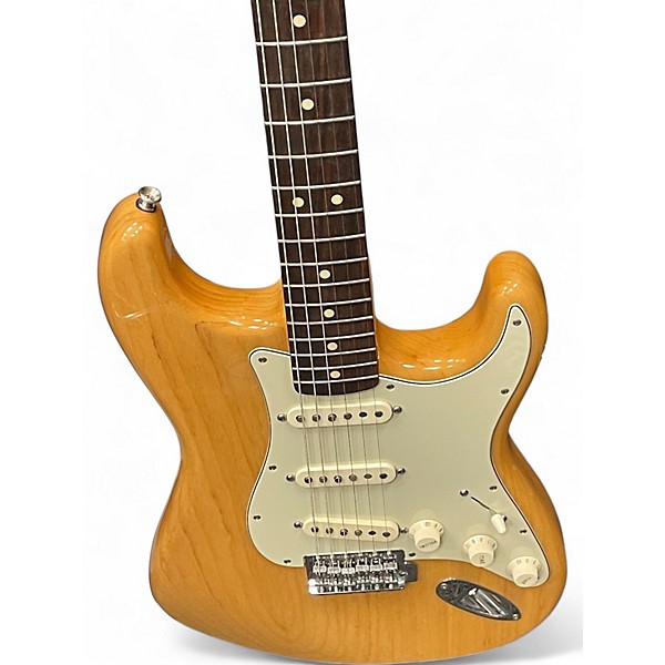 Used Fender Classic Series '70s Stratocaster Natural Solid Body Electric Guitar
