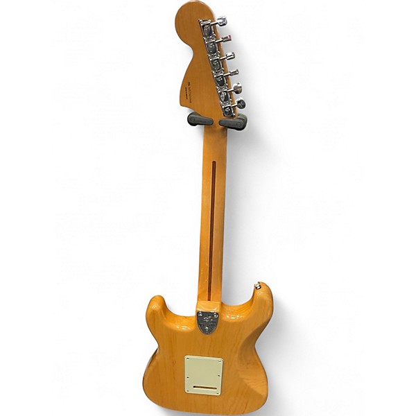 Used Fender Classic Series '70s Stratocaster Natural Solid Body Electric Guitar