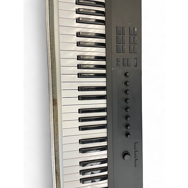 ほぼ未使用 NATIVE INSTRUMENTS KOMPLETE A61 Native Instruments KOMPLETE KONTROL A61 Essentials Bundle