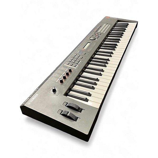 Used Yamaha MX61 61 Key Keyboard Workstation