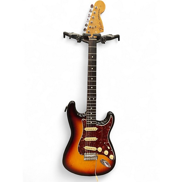 Used Fender Classic Series '70s Stratocaster 3 Tone Sunburst Solid Body Electric Guitar