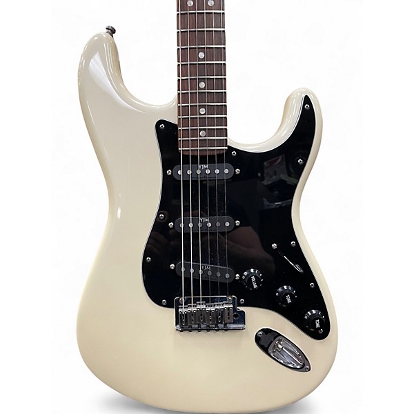 Used 2013 Fender American Deluxe Stratocaster Olympic Pearl Solid Body Electric Guitar