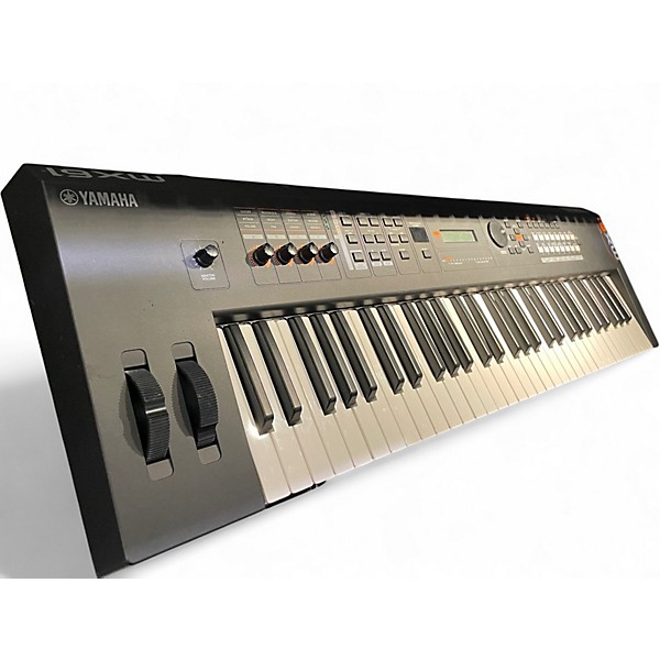 Used Yamaha MX61 61 Key Keyboard Workstation