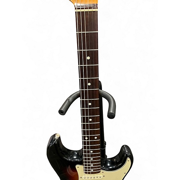 Used Fender American Vintage '62 Stratocaster 3 Color Sunburst Solid Body Electric Guitar