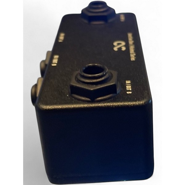 Used One Control Minimal Series Pedal Board Junction Box with BJF Buffer Pedal