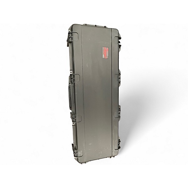 Used SKB 61 KEY HARDSHELL CASE WITH WHEELS Keyboard Case