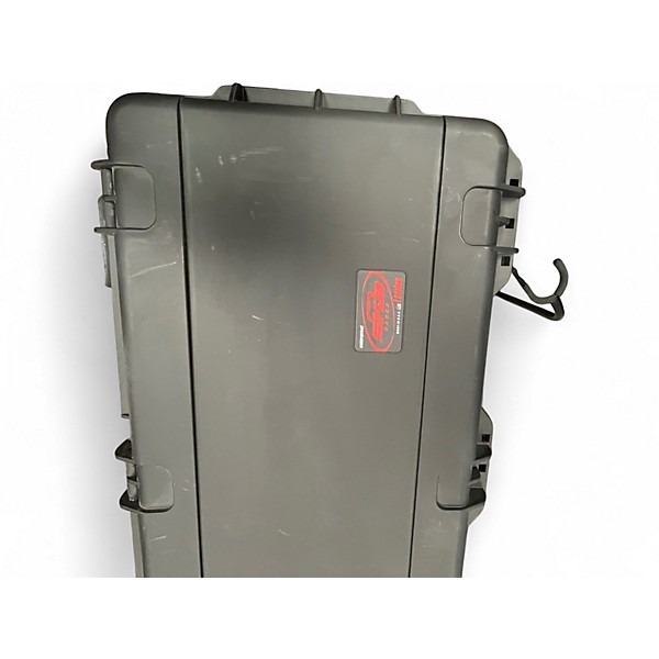 Used SKB 61 KEY HARDSHELL CASE WITH WHEELS Keyboard Case