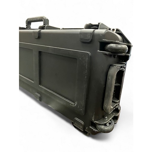 Used SKB 61 KEY HARDSHELL CASE WITH WHEELS Keyboard Case