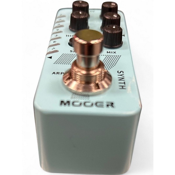 Used Mooer e7 synth Effect Pedal