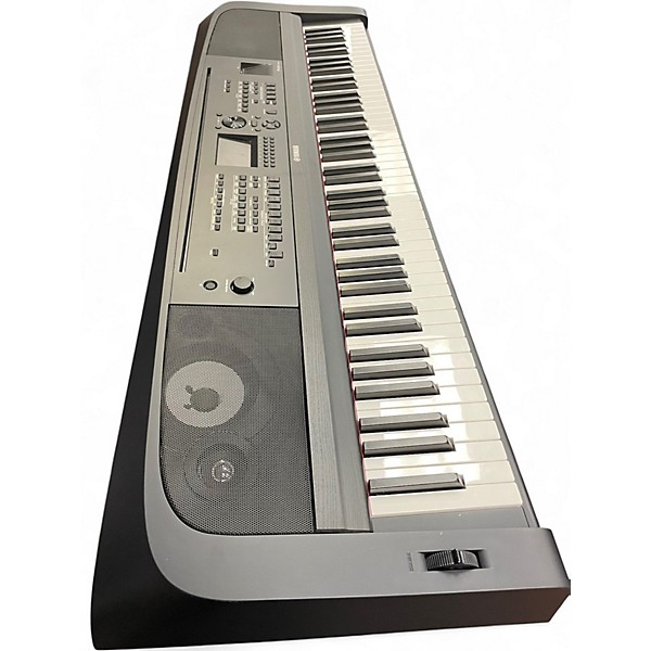 Used Yamaha DGX670 Keyboard Workstation