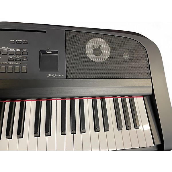 Used Yamaha DGX670 Keyboard Workstation