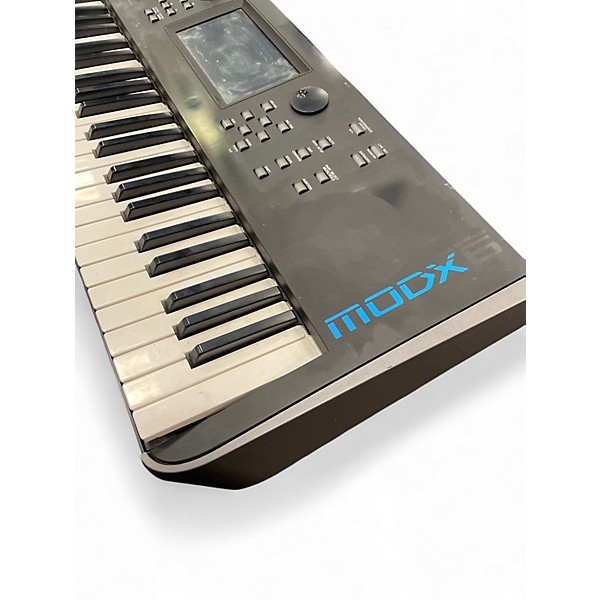Used Yahmaha MODX 6 Keyboard Workstation