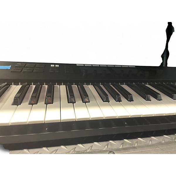 Used Komplete Kontrol S49 MIDI Controller
