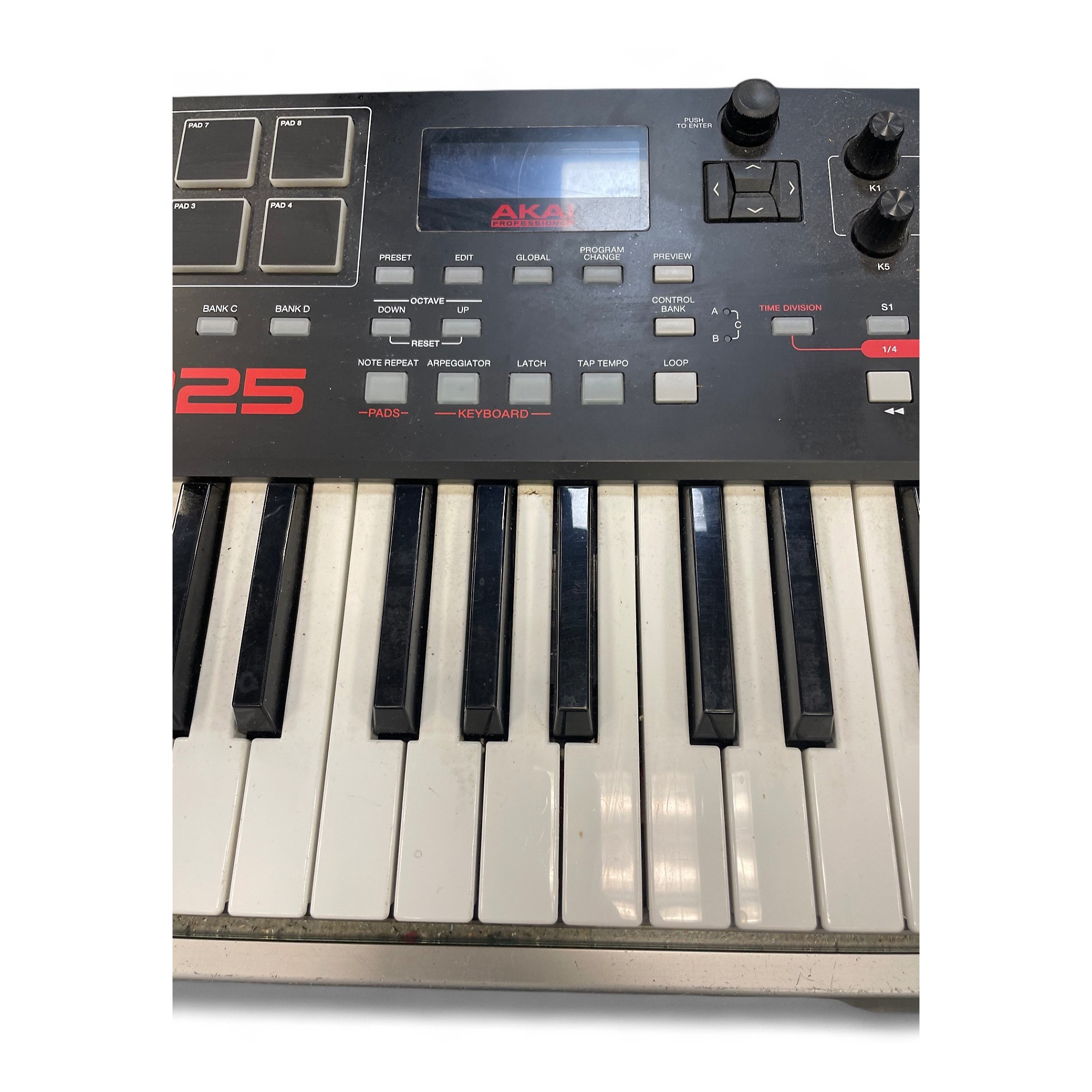 Used Akai Professional MPK 225 MIDI Controller | Guitar Center