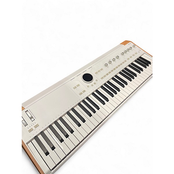 Used Arturia ASTROLAB 61 Synthesizer