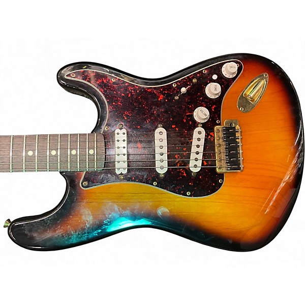 Used Fender Deluxe Player's Stratocaster 2 Color Sunburst Solid Body Electric Guitar