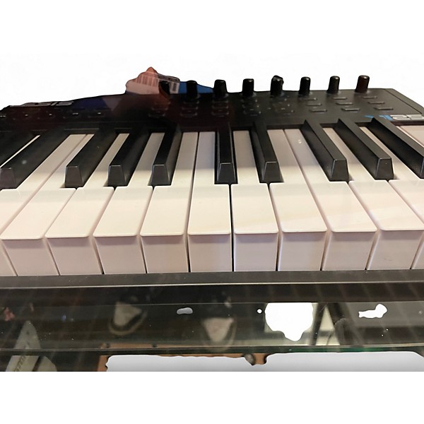 Used Alesis VI25 25 Key MIDI Controller
