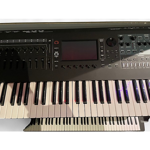 Used KORG FANTOM 6 Keyboard Workstation