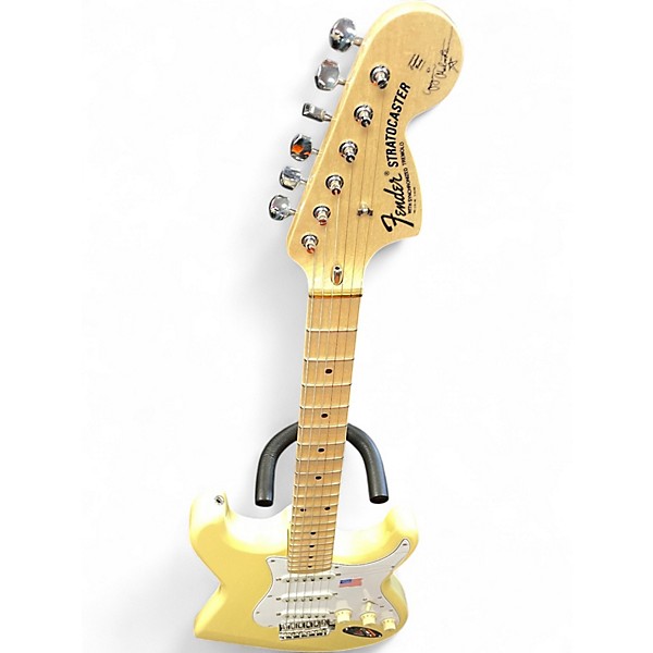 Used Fender Artist Series Yngwie Malmsteen Stratocaster Vintage White Solid Body Electric Guitar