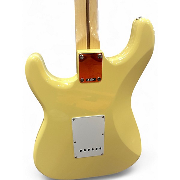 Used Fender Artist Series Yngwie Malmsteen Stratocaster Vintage White Solid Body Electric Guitar