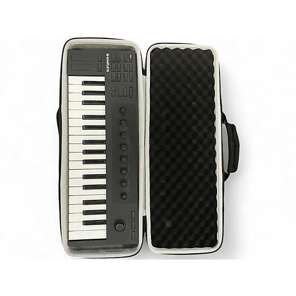 Used Native Instruments KOMPLETE KONTROL M32 MIDI Controller