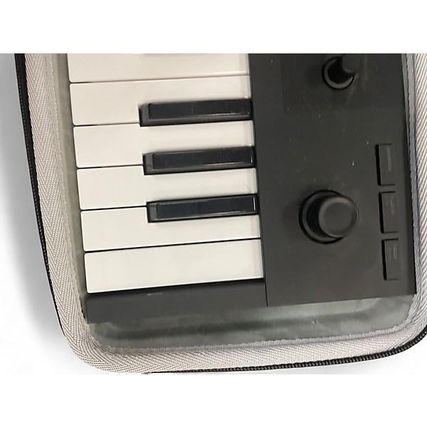 Used Native Instruments KOMPLETE KONTROL M32 MIDI Controller