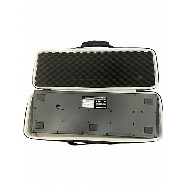 Used Native Instruments KOMPLETE KONTROL M32 MIDI Controller