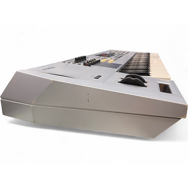 Used Yamaha Motif ES6 61 Key Keyboard Workstation