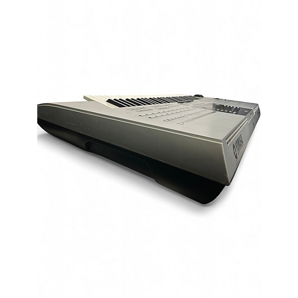 Used Yamaha tyros 4 61 key Keyboard Workstation