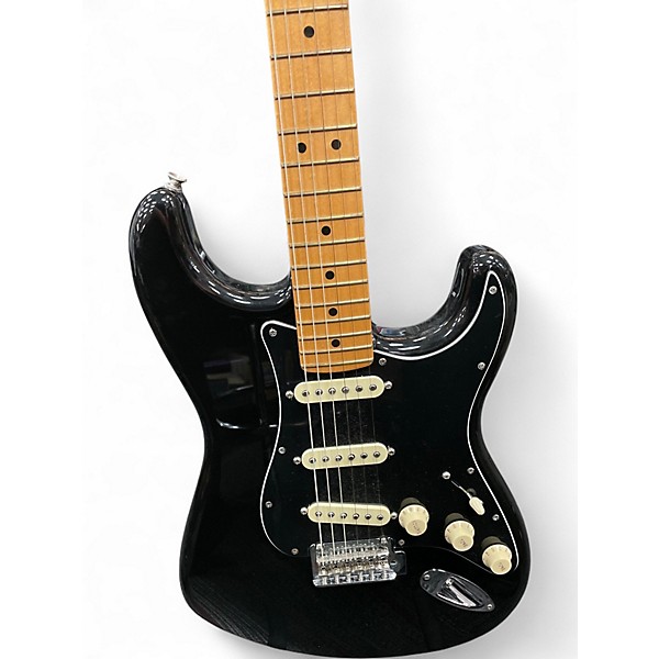 Used Fender PLAYER II STRATOCASTER Black Solid Body Electric Guitar