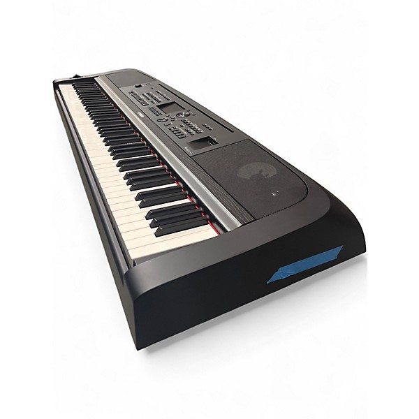 Used Yamaha DGX670 Keyboard Workstation
